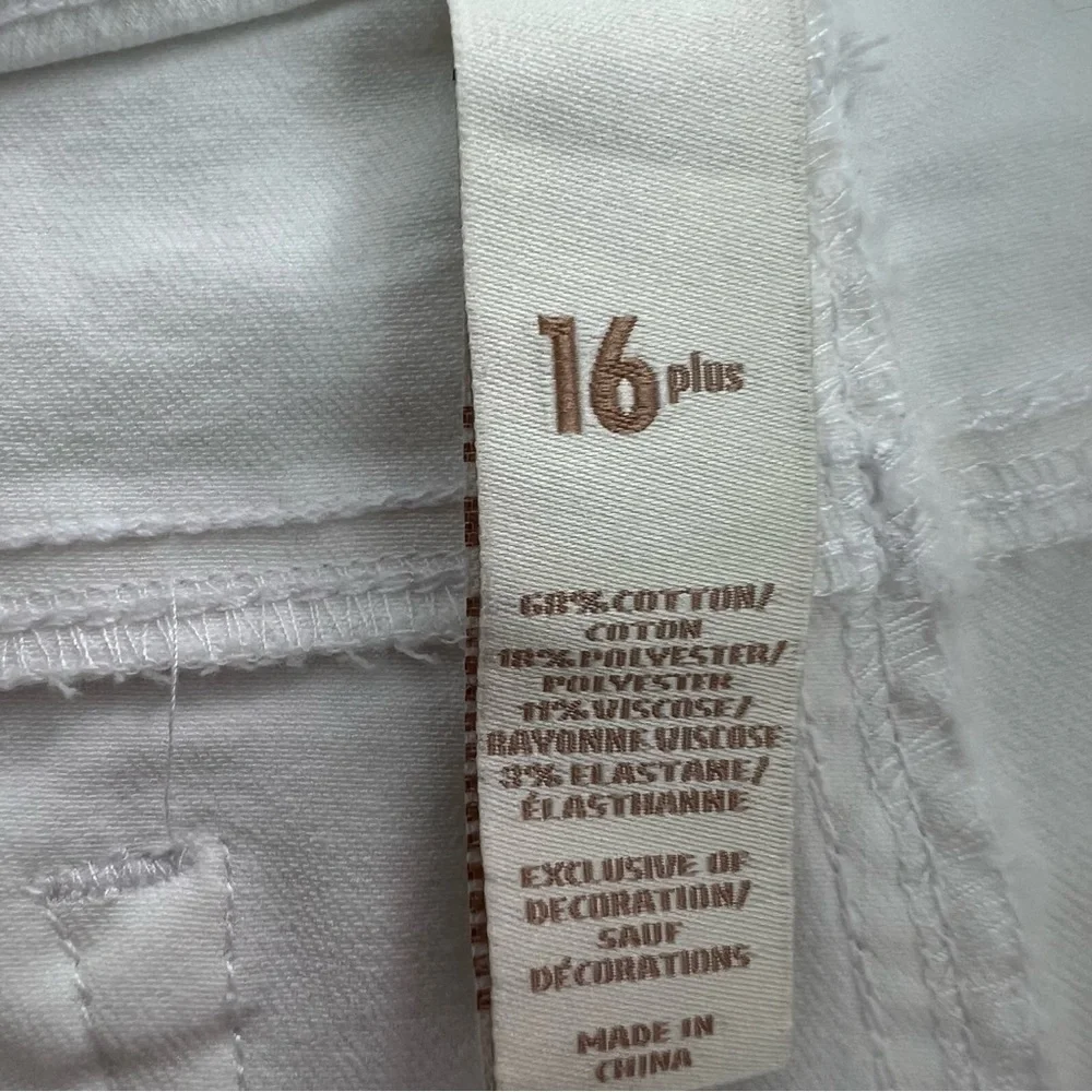 JUSTICE Women’s White Denim Shorts Sz 16 Plus Distressed Raw Hems